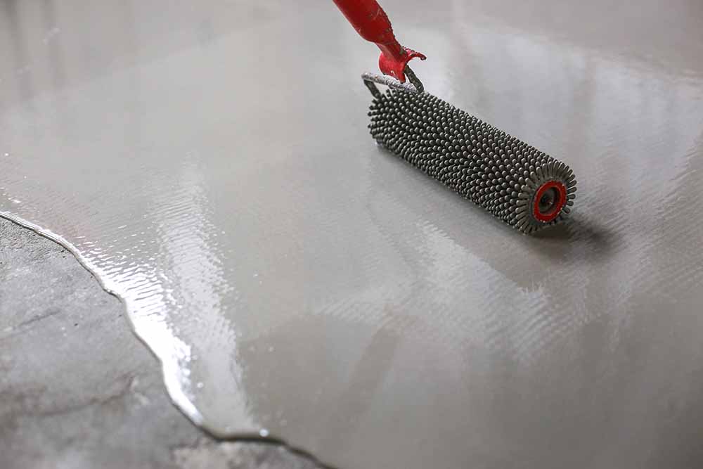 A image of something being spread on a garage floor